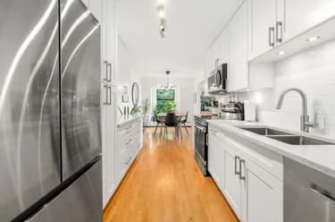 150 E 5th St Unit 204, North Vancouver, BC - MLS: R3172273