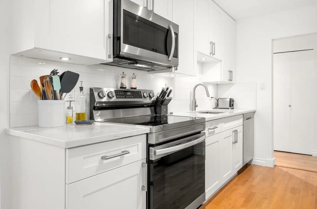 204 150 E 5TH STREET, North Vancouver, BC — Residential for Sale - Photo 2