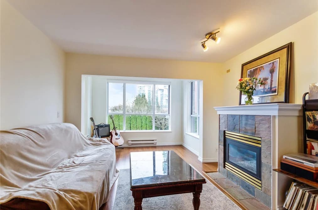 204 155 E 3RD STREET, North Vancouver, BC — Residential for Sale - Photo 2