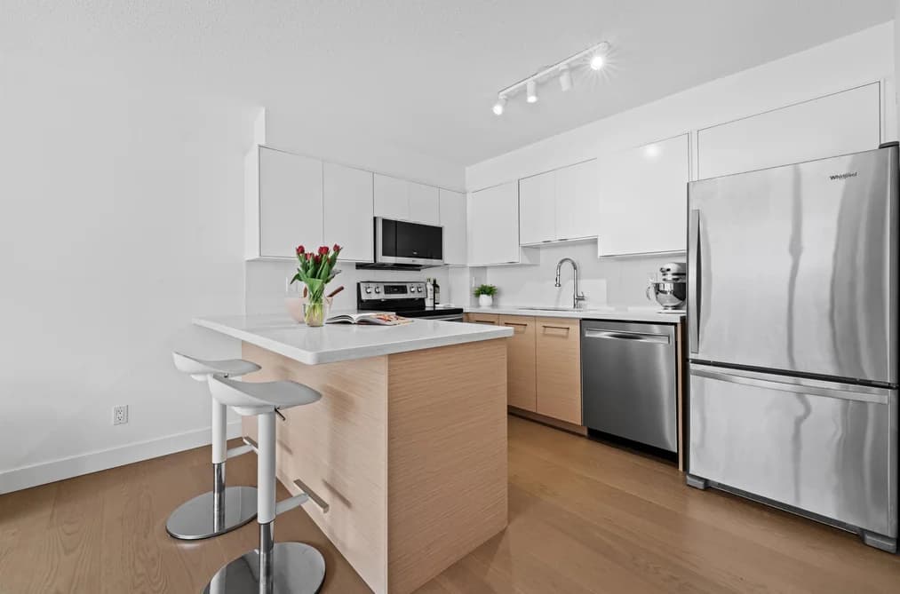 204 1633 W 8TH AVENUE, Vancouver, BC — Residential for Sale - Photo 2