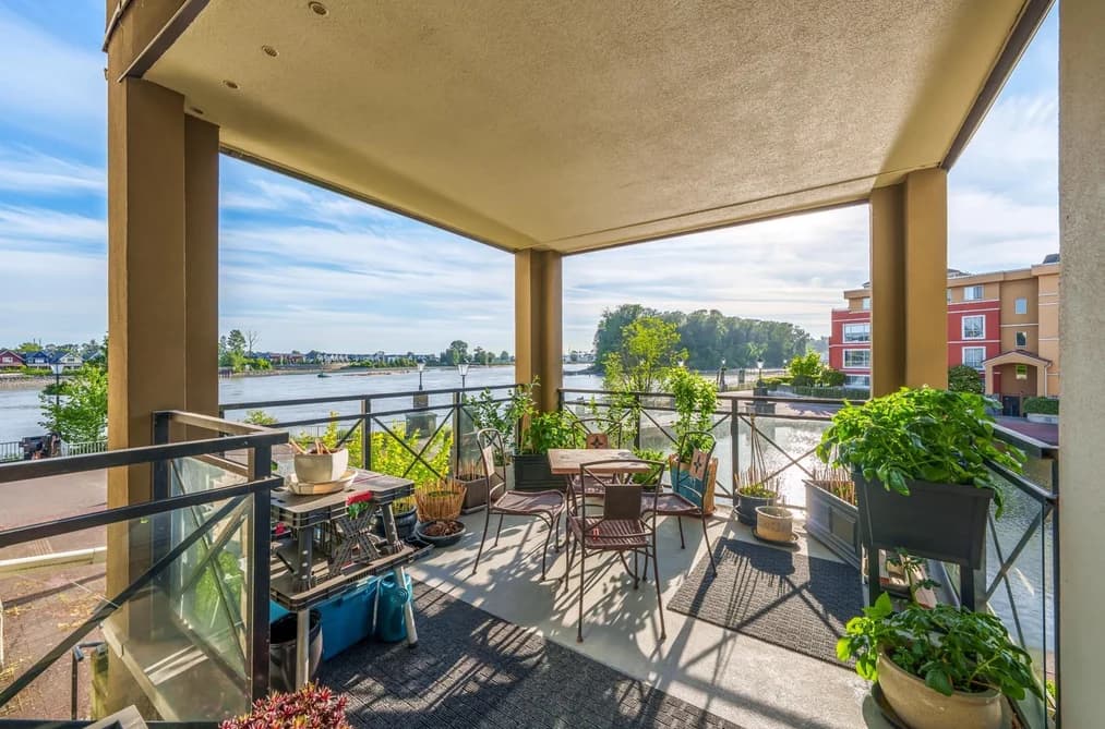 204 2 RENAISSANCE SQUARE, New Westminster, BC — Residential for Sale - Main Photo