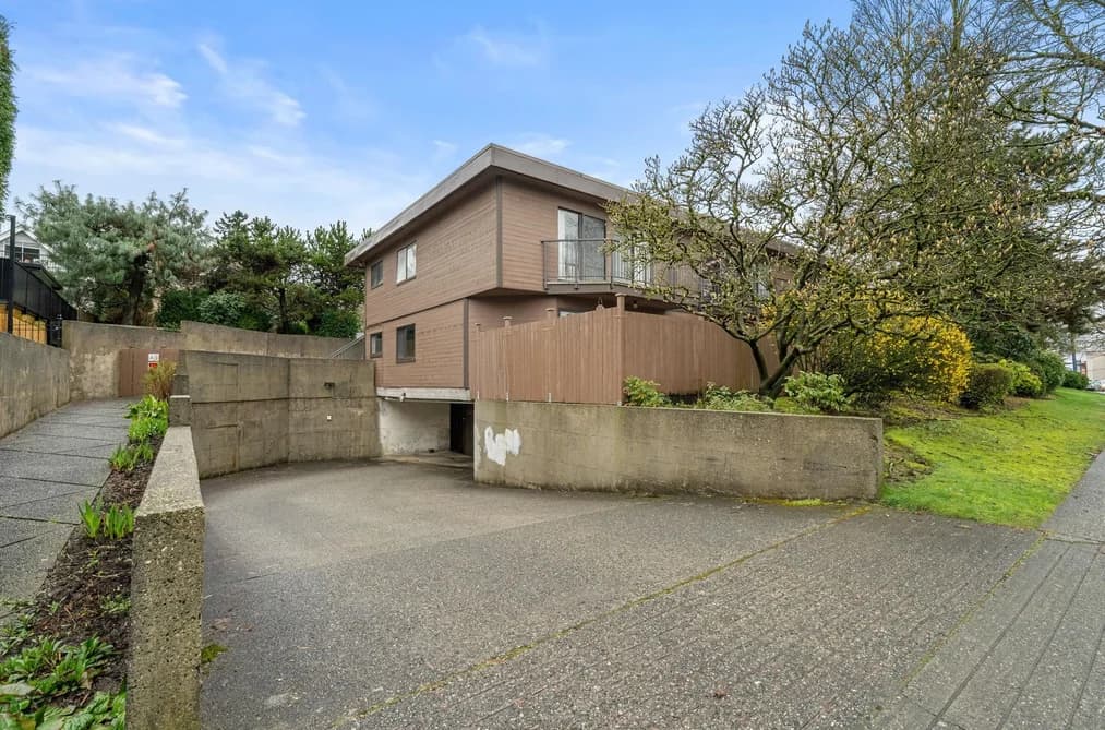 204 3136 KINGSWAY, Vancouver, BC — Residential for Sale - Photo 2