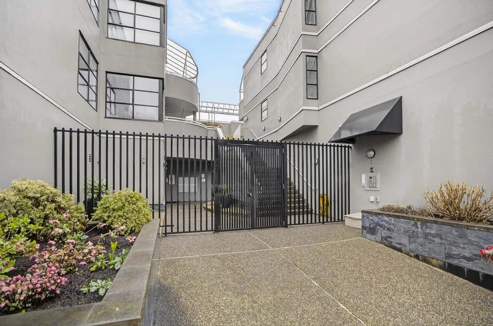204 3151 WOODBINE DRIVE, North Vancouver, BC — Residential for Sale - Photo 2
