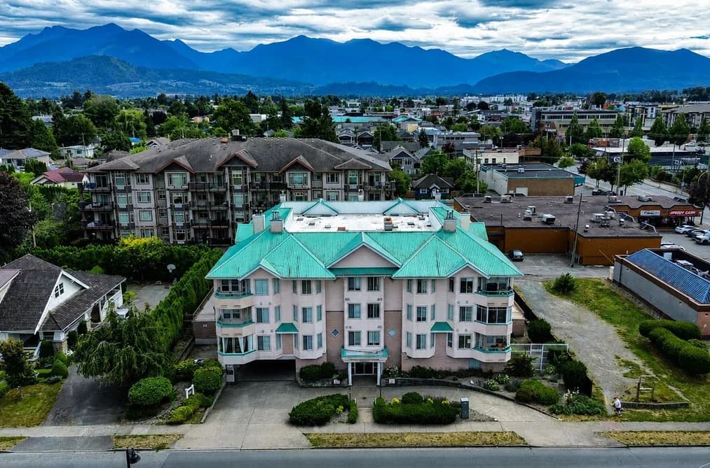 204 46000 FIRST AVENUE, Chilliwack, BC — Residential for Sale - Photo 2