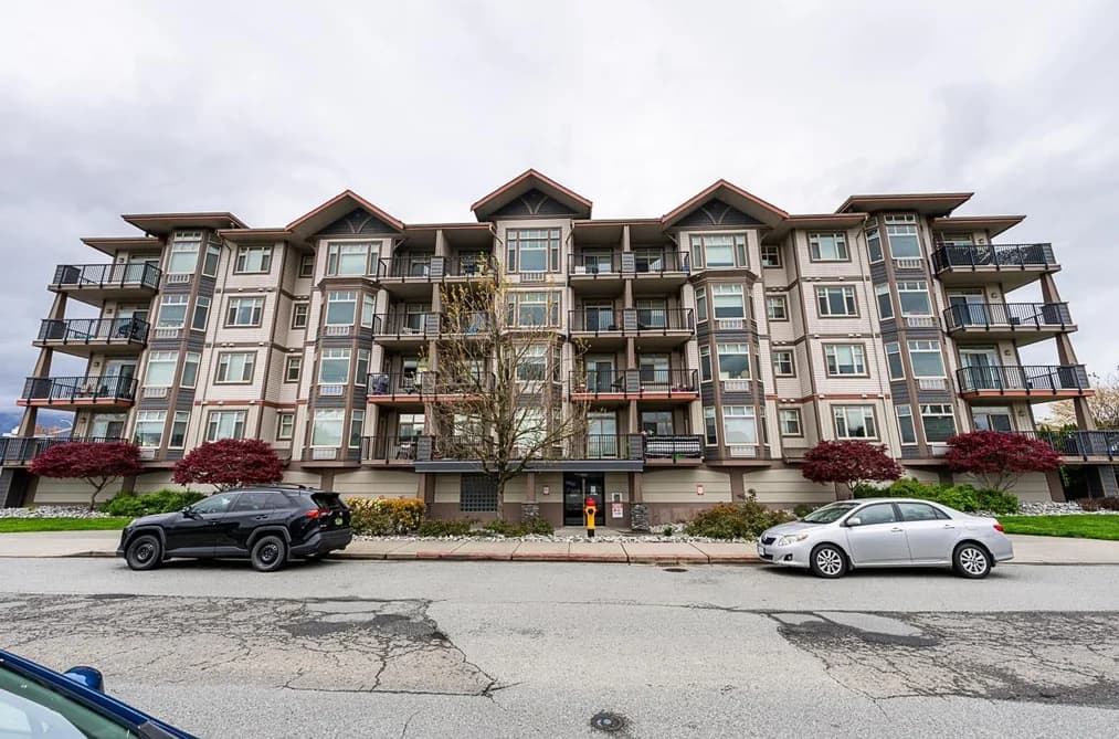 204 46021 SECOND AVENUE, Chilliwack, BC — Residential for Sale - Photo 2
