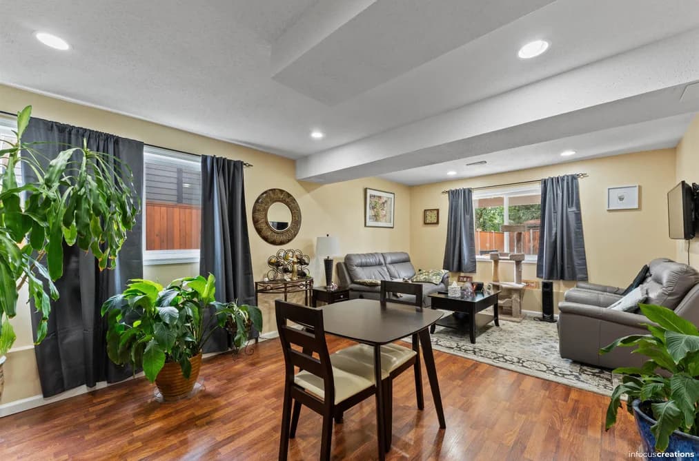 20445 THORNE AVENUE, Maple Ridge, BC — Residential for Sale - Photo 2