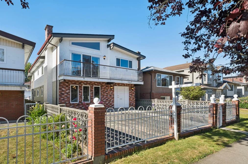 2047 E 52ND AVENUE, Vancouver, BC — Residential for Sale - Photo 2