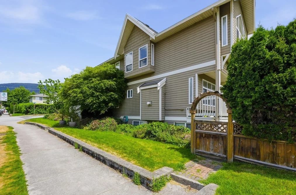 2048 ST. GEORGES AVENUE, North Vancouver, BC — Residential for Sale - Photo 2