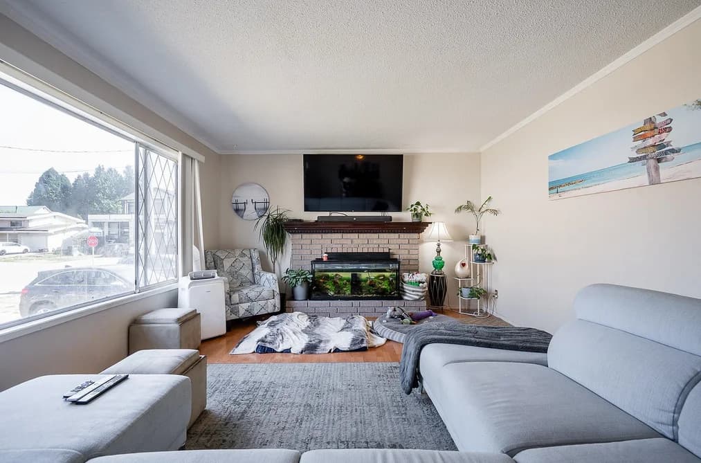 2049 LYNDEN STREET, Abbotsford, BC — Residential for Sale - Photo 2