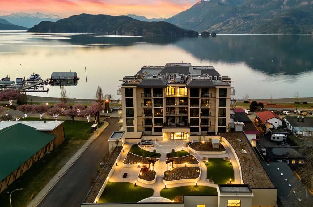 205 120 ESPLANADE AVENUE, Harrison Hot Springs, BC — Residential for Sale - Main Photo