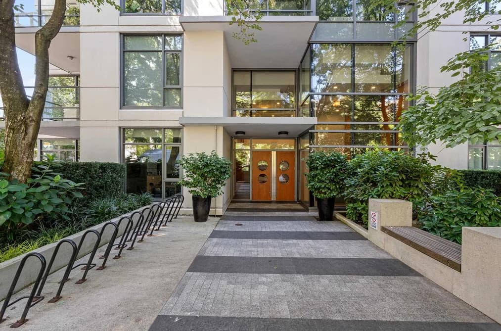 205 135 W 2ND STREET, North Vancouver, BC — Residential for Sale - Main Photo