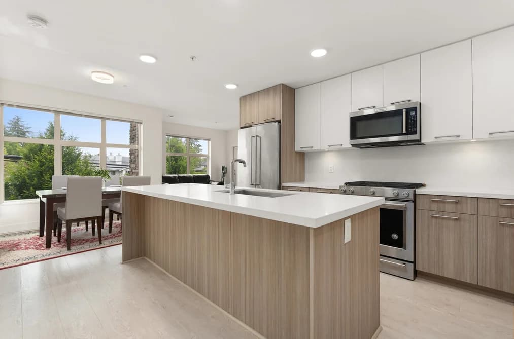 Condo for sale at 205 14022 North Bluff Road White Rock British Columbia - MLS: R3103241