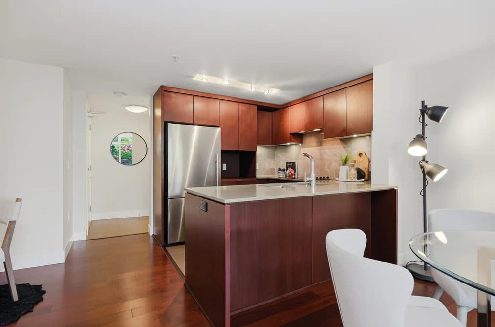 205 158 W 13TH STREET, North Vancouver, BC — Residential for Sale - Photo 2