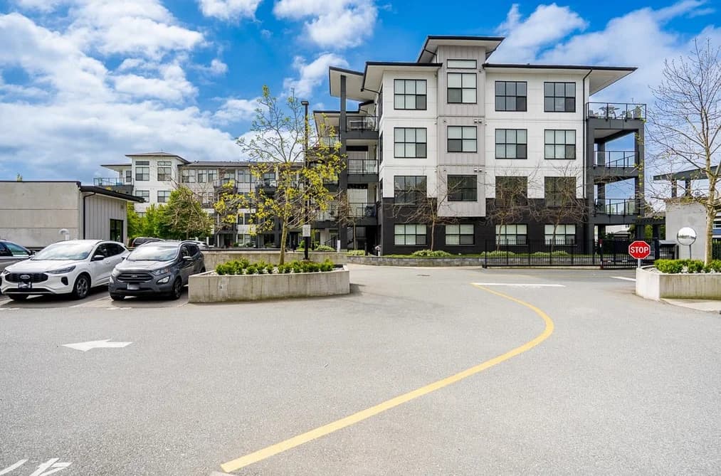 205 2120 GLADWIN ROAD, Abbotsford, BC — Residential for Sale - Photo 2