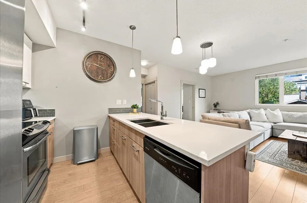 205 2214 KELLY AVENUE, Port Coquitlam, BC — Residential for Sale - Photo 2