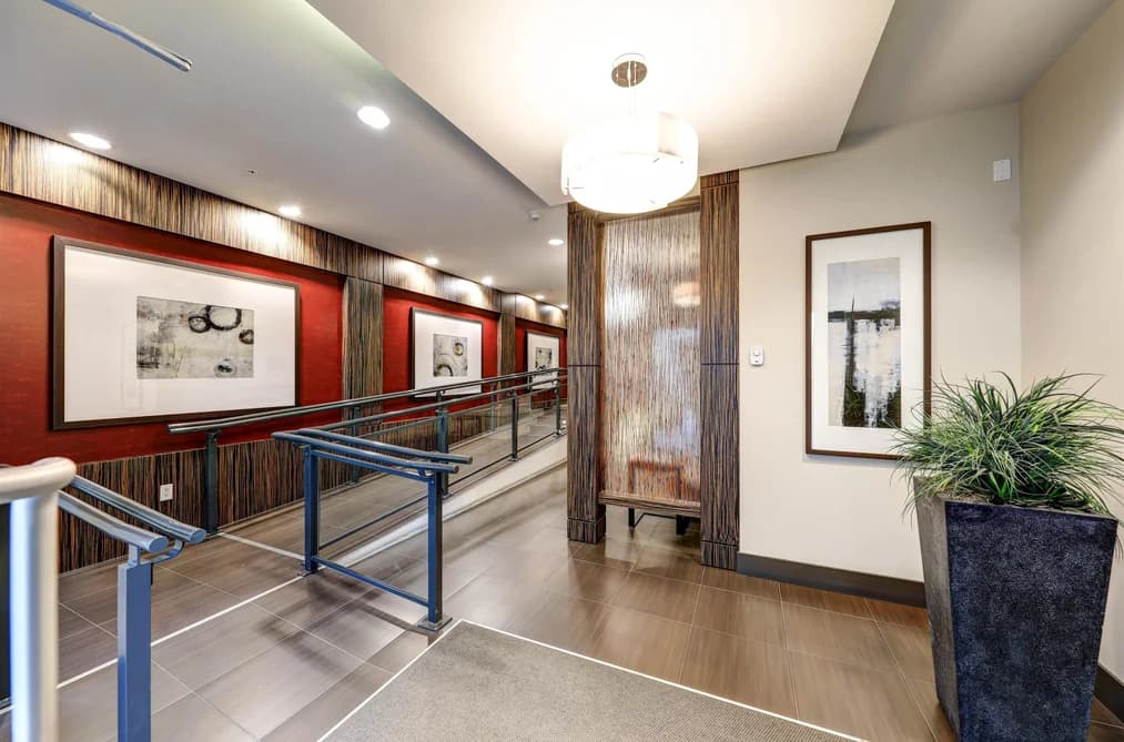 205 2940 KING GEORGE BOULEVARD, Surrey, BC — Residential for Sale - Photo 2