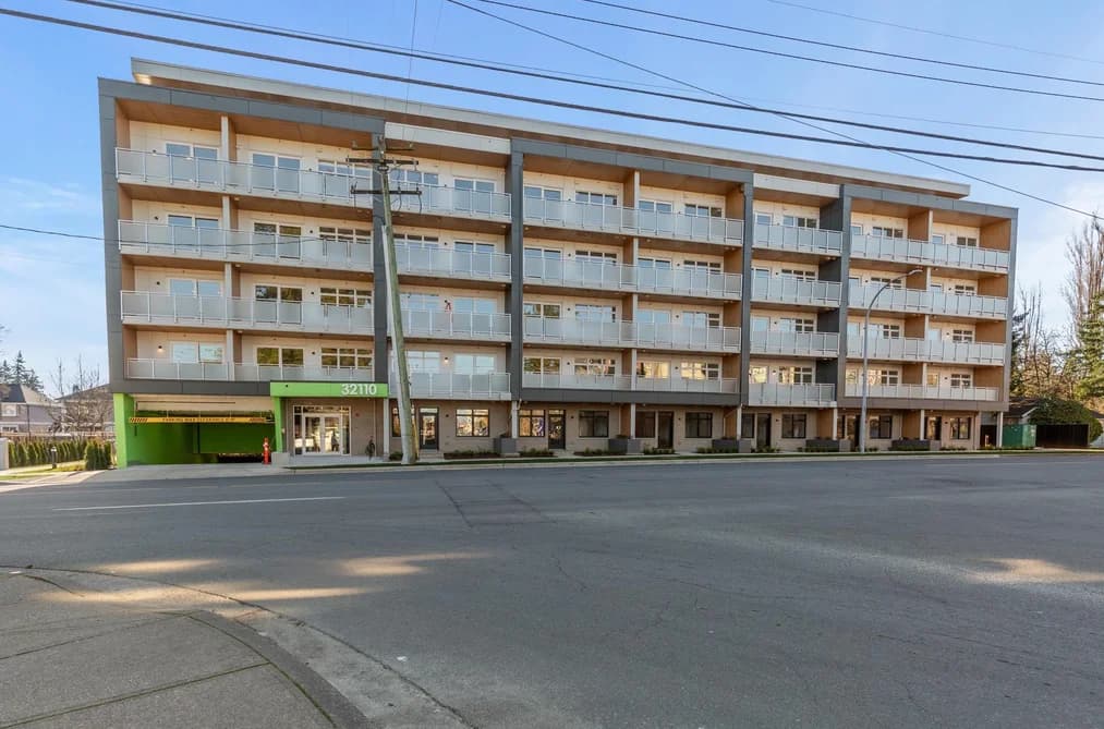 305 32110 HILLCREST AVENUE, Abbotsford BC V2T 1S4 - Photo 1
