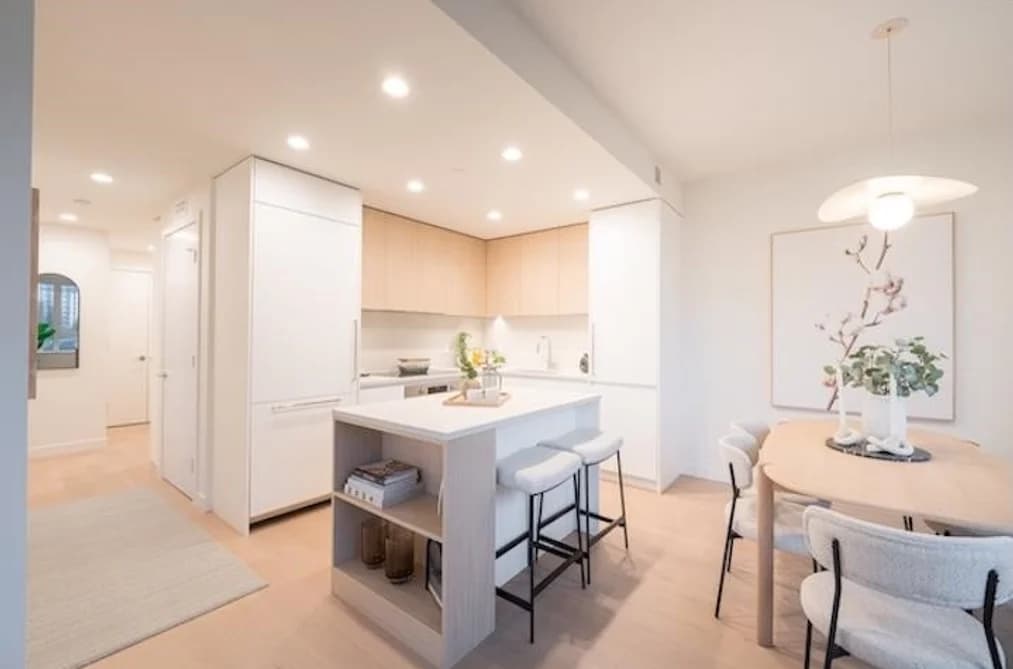 205 585 KEMSLEY AVENUE, Coquitlam, BC — Residential for Sale - Main Photo