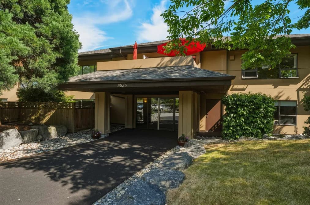 205 5855 COWRIE STREET, Sechelt, BC — Residential for Sale - Main Photo