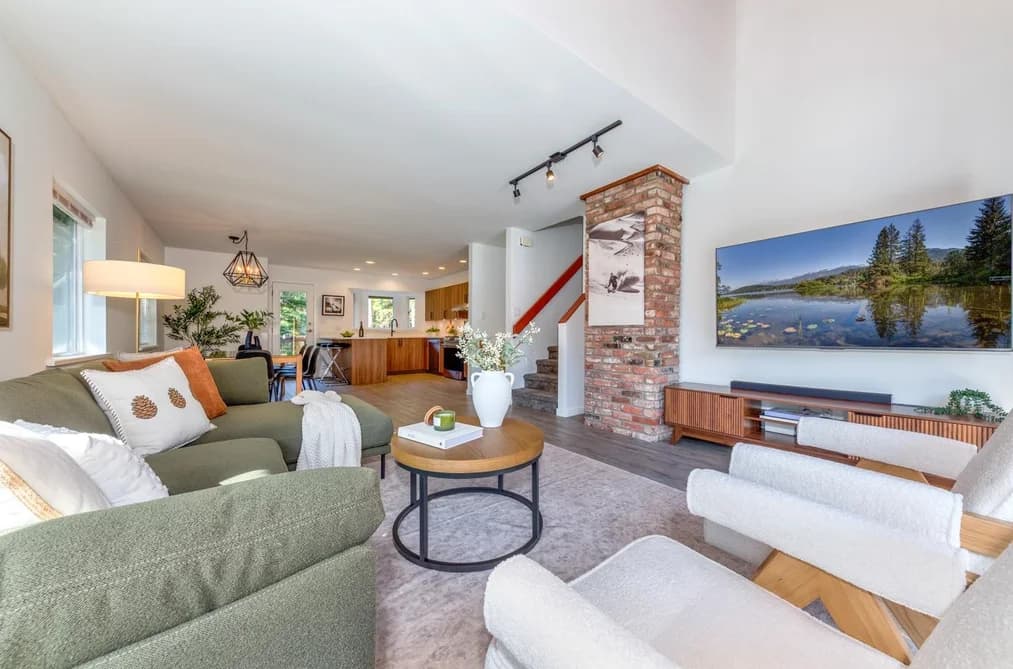 2053 GARIBALDI WAY, Whistler, BC — Residential for Sale - Photo 2