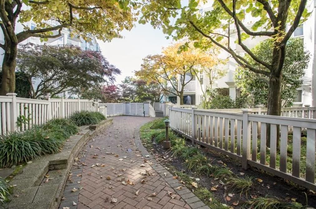 206 137 E 1ST STREET, North Vancouver, BC — Residential for Sale - Photo 2