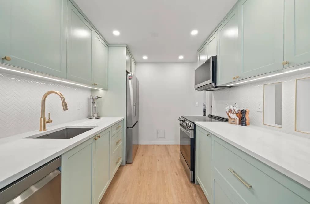 206 327 W 2ND STREET, North Vancouver, BC — Residential for Sale - Main Photo