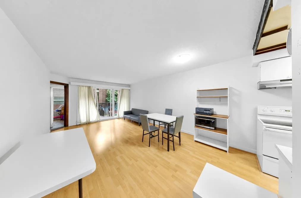 206 9857 MANCHESTER DRIVE, Burnaby, BC — Residential for Sale - Photo 2