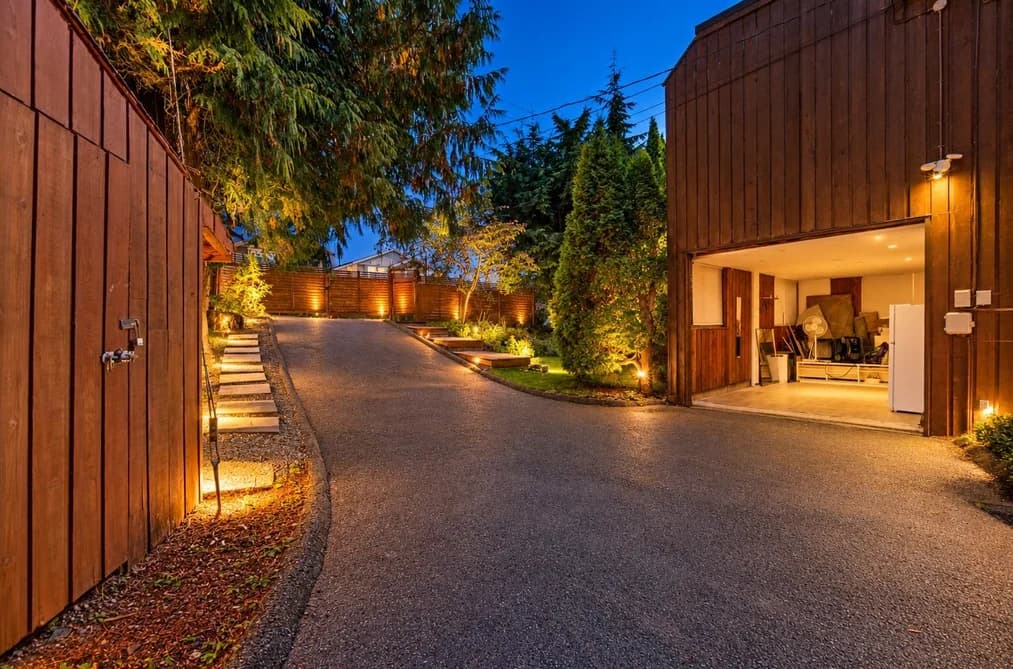 2069 WESTVIEW DRIVE, North Vancouver, BC — Residential for Sale - Photo 2