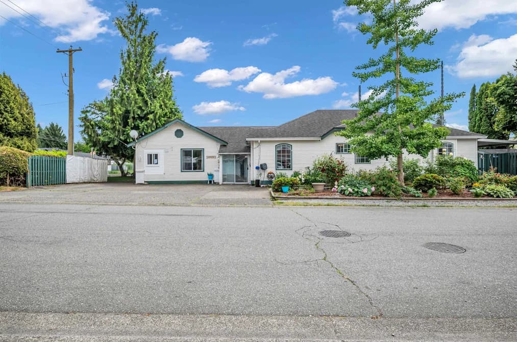 20692 RIVER ROAD, Maple Ridge, BC — Residential for Sale - Photo 2