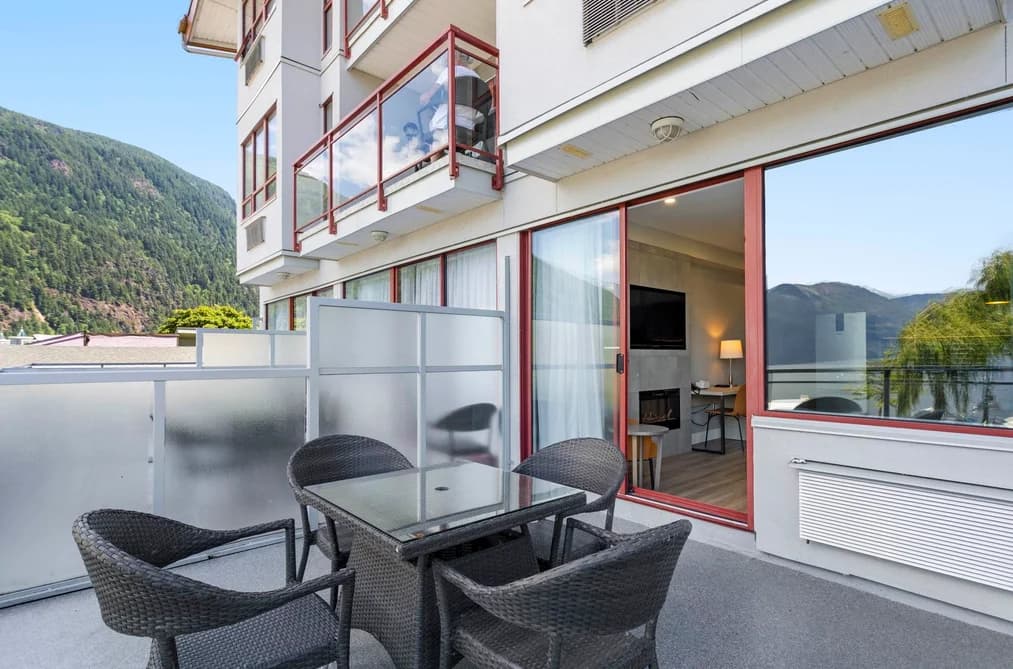 206C 160 ESPLANADE AVENUE, Harrison Hot Springs, BC — Residential for Sale - Photo 2