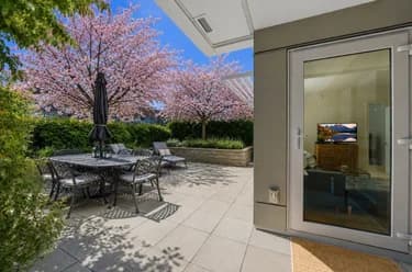 Condo for sale at 207 1061 Marine Drive North Vancouver British Columbia - MLS: R3156460