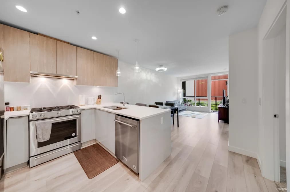 207 128 E 8TH STREET, North Vancouver, BC — Residential for Sale - Main Photo