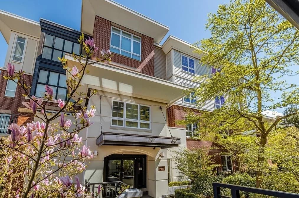 207 2950 KING GEORGE BOULEVARD, Surrey, BC — Residential for Sale - Photo 2