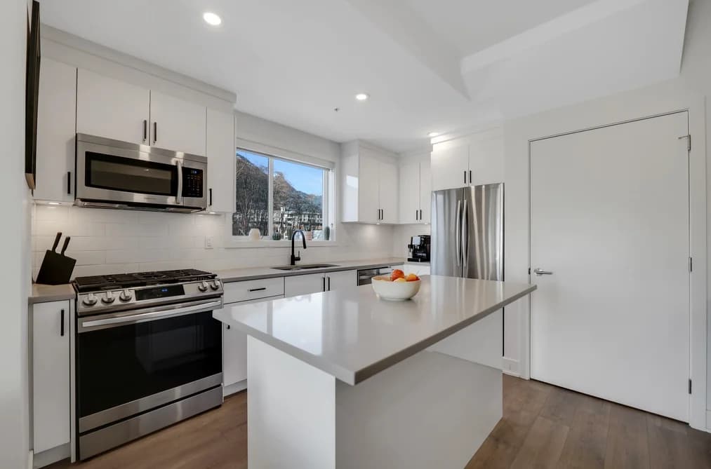 207 37808 THIRD AVENUE, Squamish, BC — Residential for Sale - Photo 2