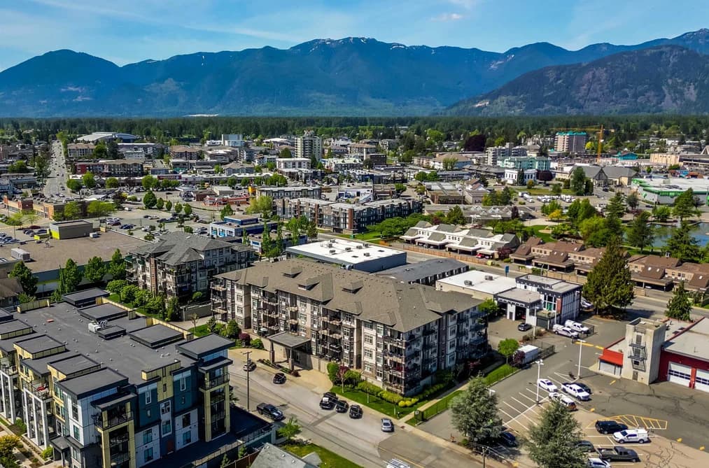 207 45893 CHESTERFIELD AVENUE, Chilliwack, BC — Residential for Sale - Photo 2