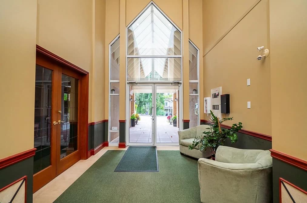 207 678 W QUEENS ROAD, North Vancouver, BC — Residential for Sale - Photo 2