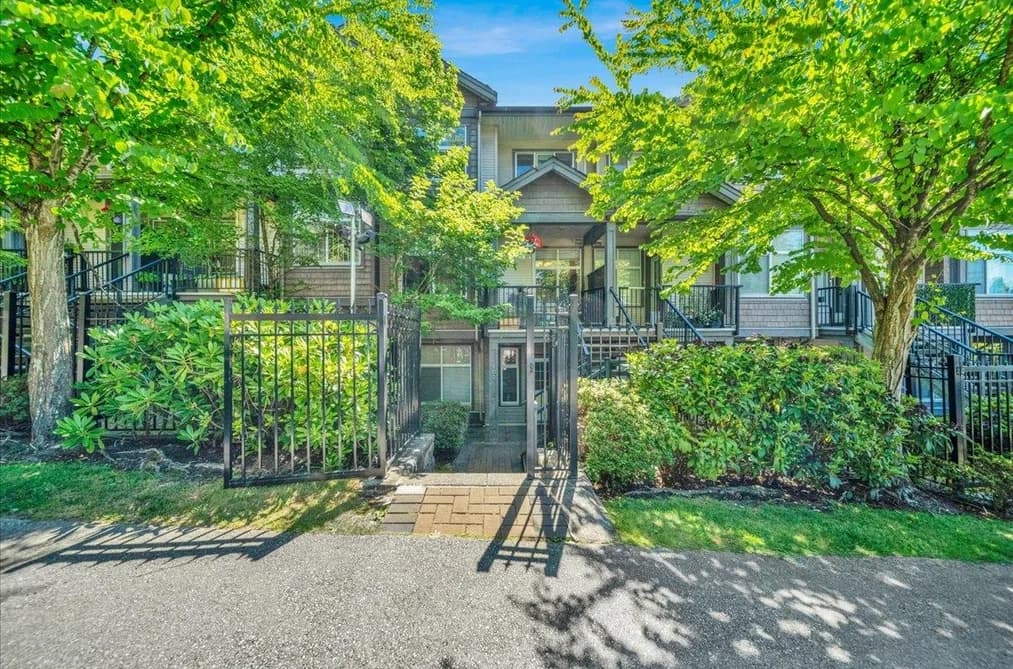 207 7333 16TH AVENUE, Burnaby, BC — Residential for Sale - Photo 2