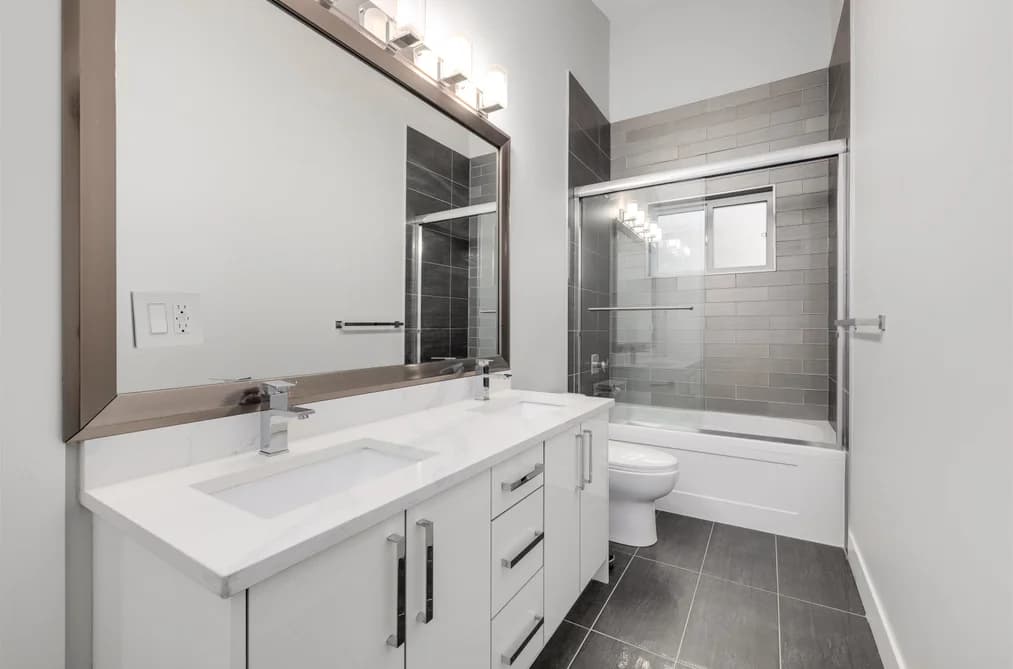 2071 165 STREET, Surrey, BC — Residential for Sale - Photo 2
