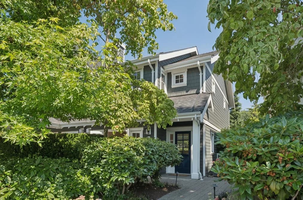 2071 ESQUIMALT AVENUE, West Vancouver, BC — Residential for Sale - Photo 2