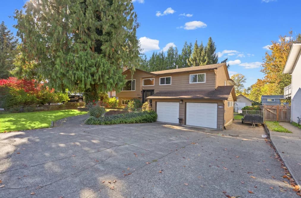 2071 Guilford Drive, Abbotsford, BC - MLS: R3178554 - Photo 2 2071 Guilford Drive, Abbotsford, BC - MLS: R3178554 - Photo 2