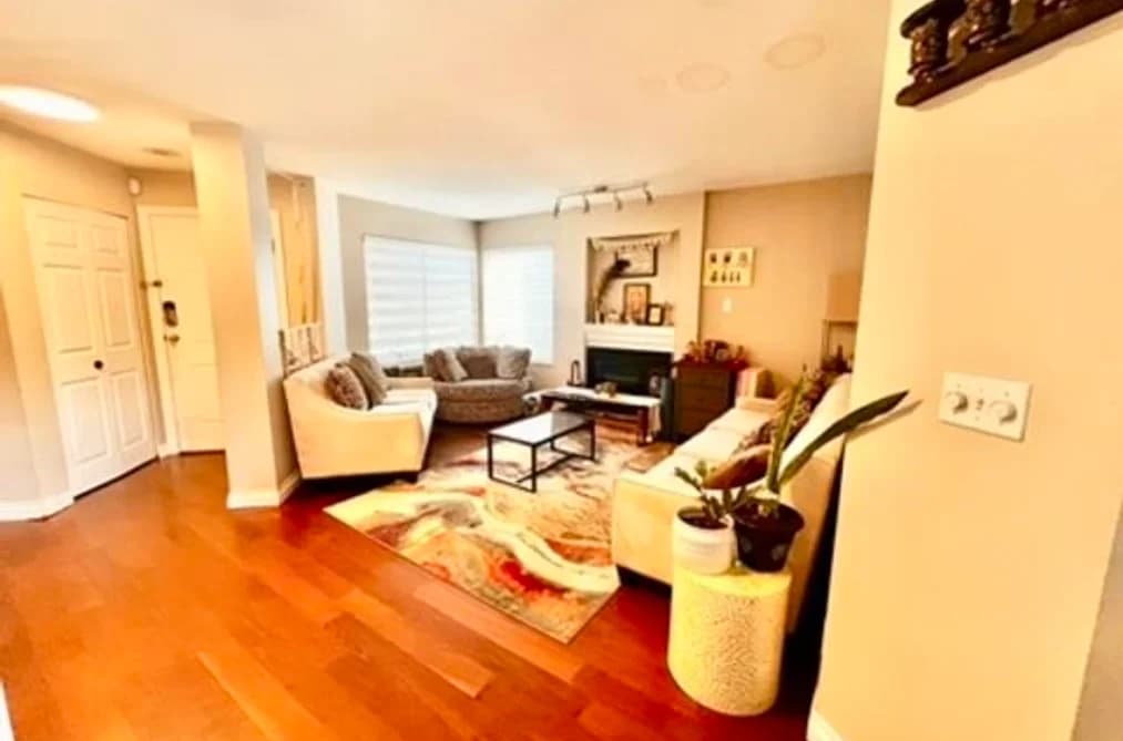 208 13900 HYLAND ROAD, Surrey, BC — Residential for Sale - Photo 2