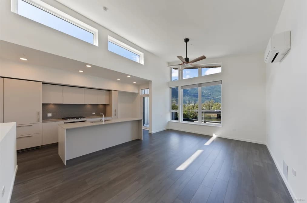 208 1500 SCOTT CRESCENT, Squamish, BC — Residential for Sale - Photo 2