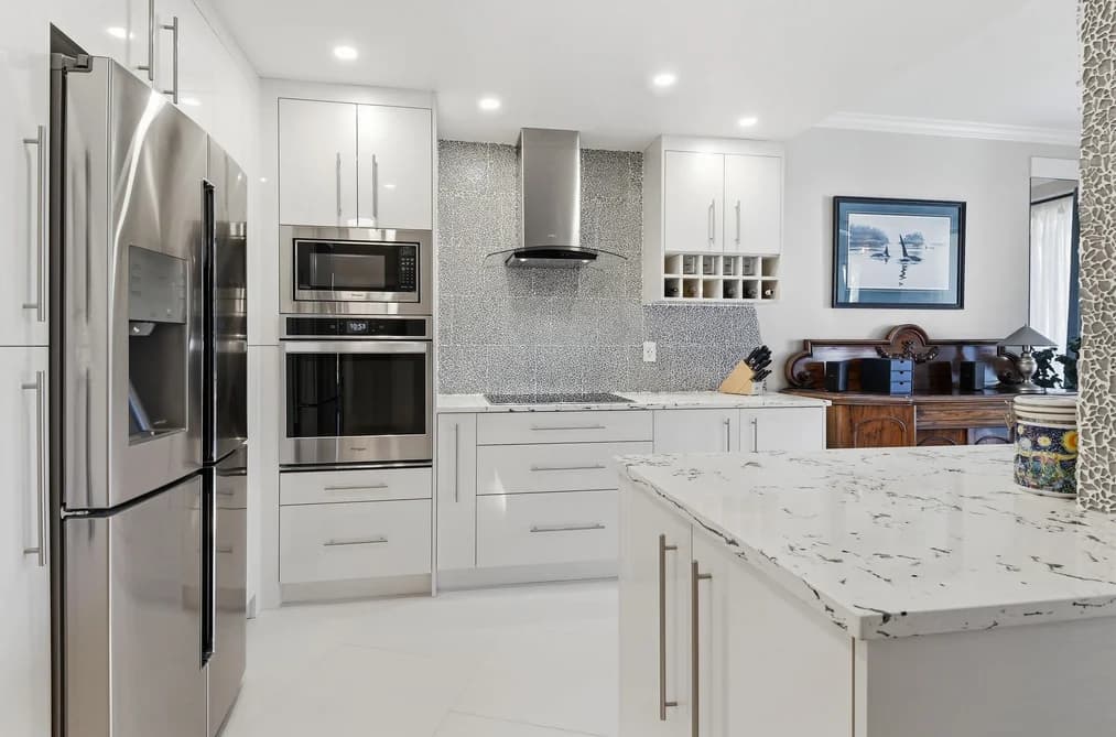 208 1765 MARTIN DRIVE, Surrey, BC — Residential for Sale - Photo 2
