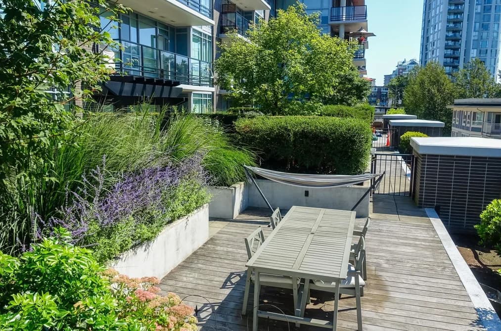 208 177 W 3RD STREET, North Vancouver, BC — Residential for Sale - Photo 2