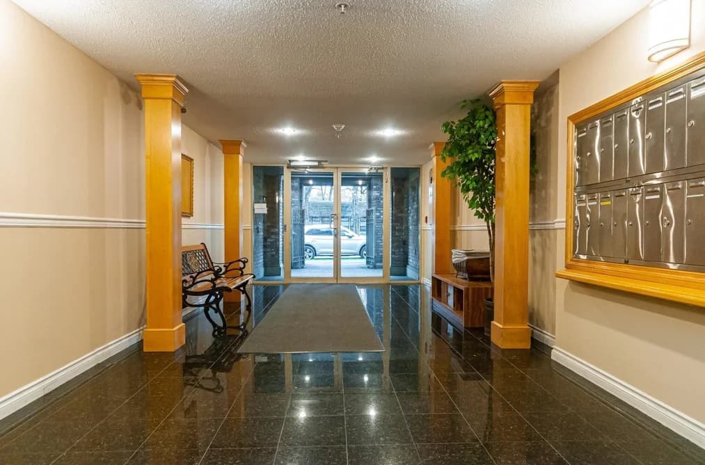 208 5650 OAK STREET, Vancouver, BC — Residential for Sale - Photo 2