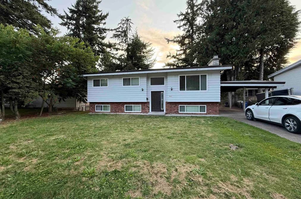 2083 LYNDEN STREET, Abbotsford, BC — Residential for Sale - Photo 2