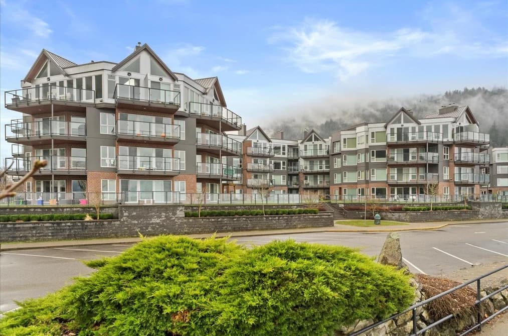 209 378 ESPLANADE AVENUE, Harrison Hot Springs, BC — Residential for Sale - Main Photo