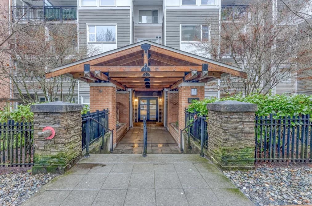 209 6888 SOUTHPOINT DRIVE, Burnaby, BC — Residential for Sale - Photo 2