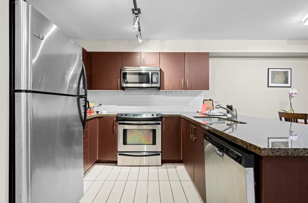 209 7337 MACPHERSON AVENUE, Burnaby, BC — Residential for Sale - Photo 2