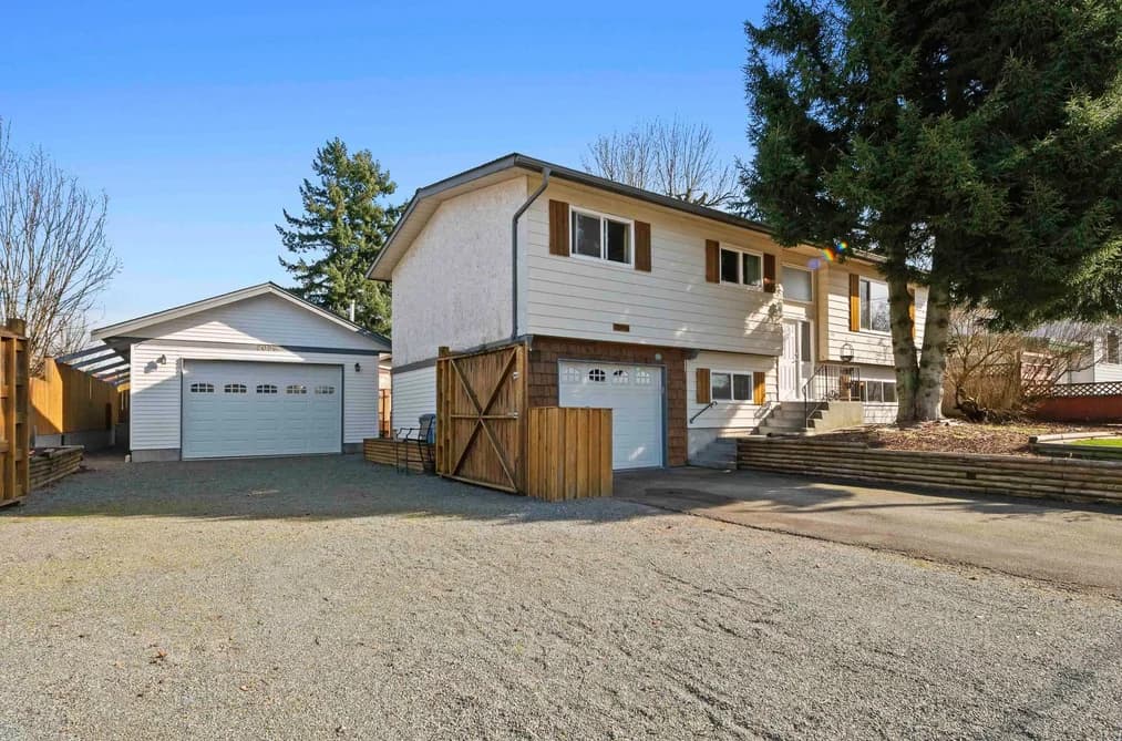 2096 MARTENS STREET, Abbotsford, BC — Residential for Sale - Photo 2